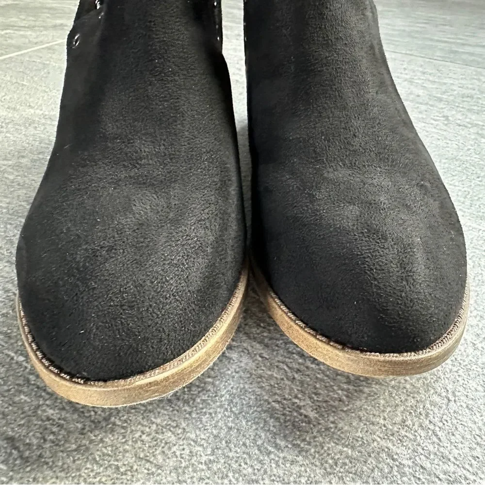 NWOB Journee Collection Black Faux Suede Ankle Booties Silver Eyelet Detail 7.5